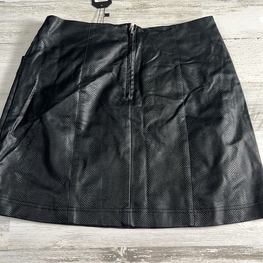 Very J Faux Leather Skirt Size M. NWT - Picture 3 of 9